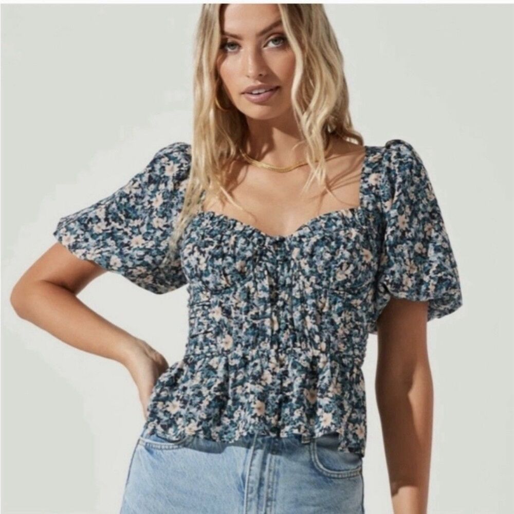 ASTR The Label Clairemont Floral Button Front Peasant Top Size L